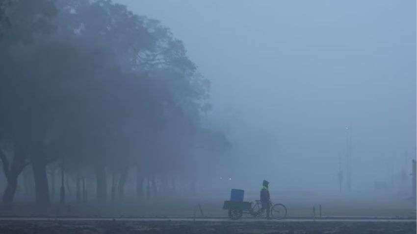 Delhi weather, temperature today forecast: Windy morning in national capital; Air quality in moderate category Delhi weather, temperature today forecast: Windy morning in national capital; Air quality in moderate category