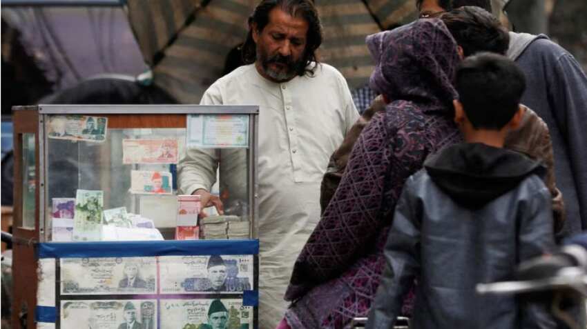 Pakistan Economic Crisis: Pak PM Shehbaz Sharif faces IMF heat during loan restoration talks Pakistan Economic Crisis: Pak PM Shehbaz Sharif faces IMF heat during loan restoration talks