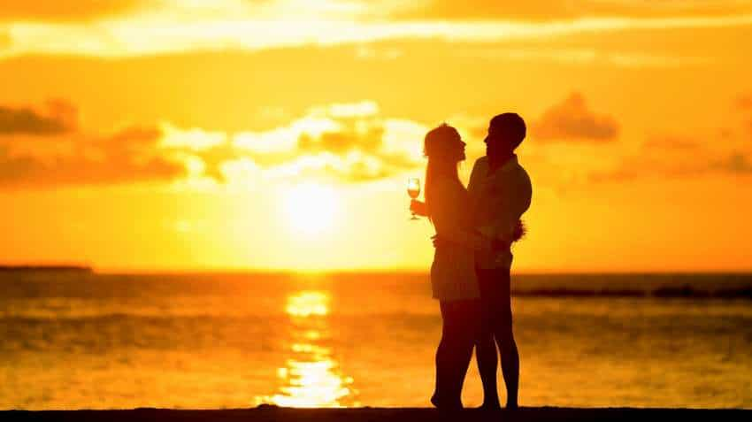 Happy Hug Day 2023: Best wishes, images, greetings and messages to show  your significant other how much they mean to you - Hindustan Times