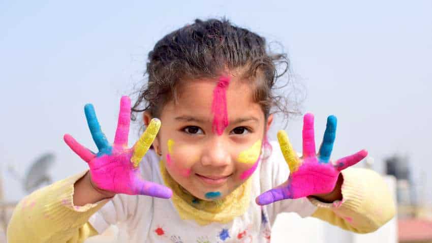 Happy Holi 2023: Best wishes, WhatsApp messages, quotes,  status, images to share with loved ones