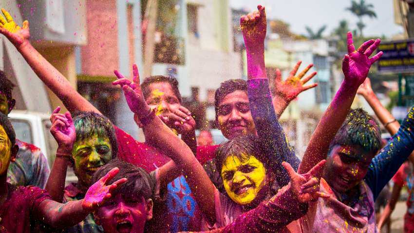 Happy Holi 2023 Memes: Here are some of the best Holi memes and tweets 