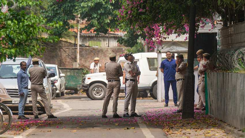 Delhi Police reach Rahul Gandhi's house to seek details about 'sexual harassment' of women Delhi Police reach Rahul Gandhi's house to seek details about 'sexual harassment' of women