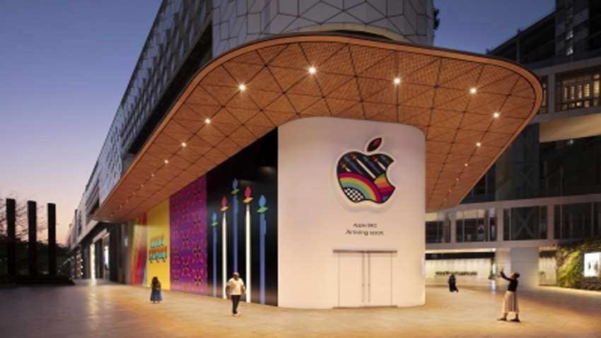 Tim Cook may visit India to open first Apple stores in Mumbai, Delhi 