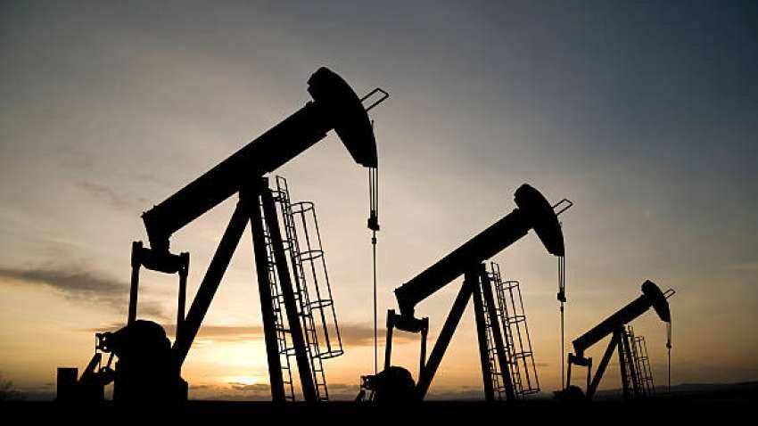 Crude oil prices drop 2% on strong US dollar and interest rate concerns