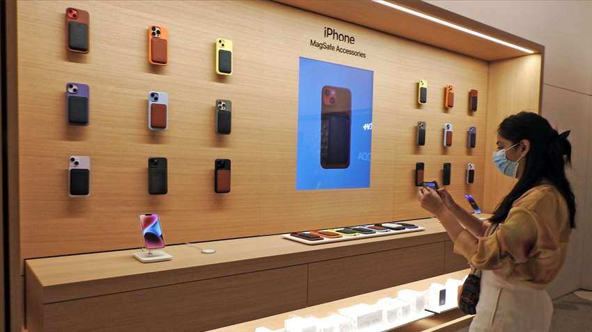 Apple Saket Store in Delhi opening LIVE Tim Cook inaugurates