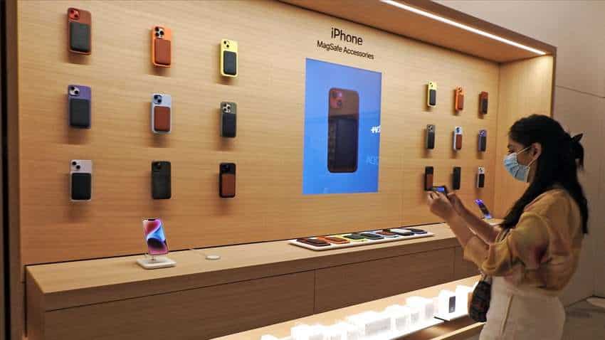 Apple Store Saket Delhi, Apple Saket Store opening Live