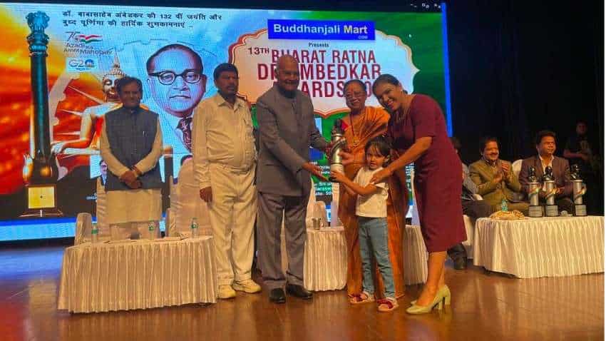 Renowned Physiotherapist and Naturopathist Dr Surabhi Dhanwala awarded by former President Ram Nath Kovind
