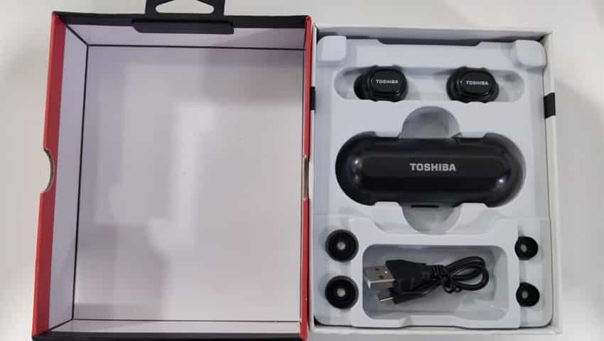Toshiba Cordfree RZE-BT800E inside the box